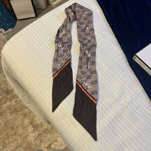 Gucci Elegant Gray and Orange Scarf